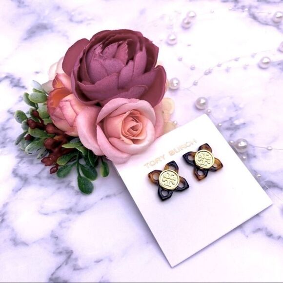 New Tory Burch Gold Logo, Tortoise Flower Stud Earrings - Picture 3 of 7